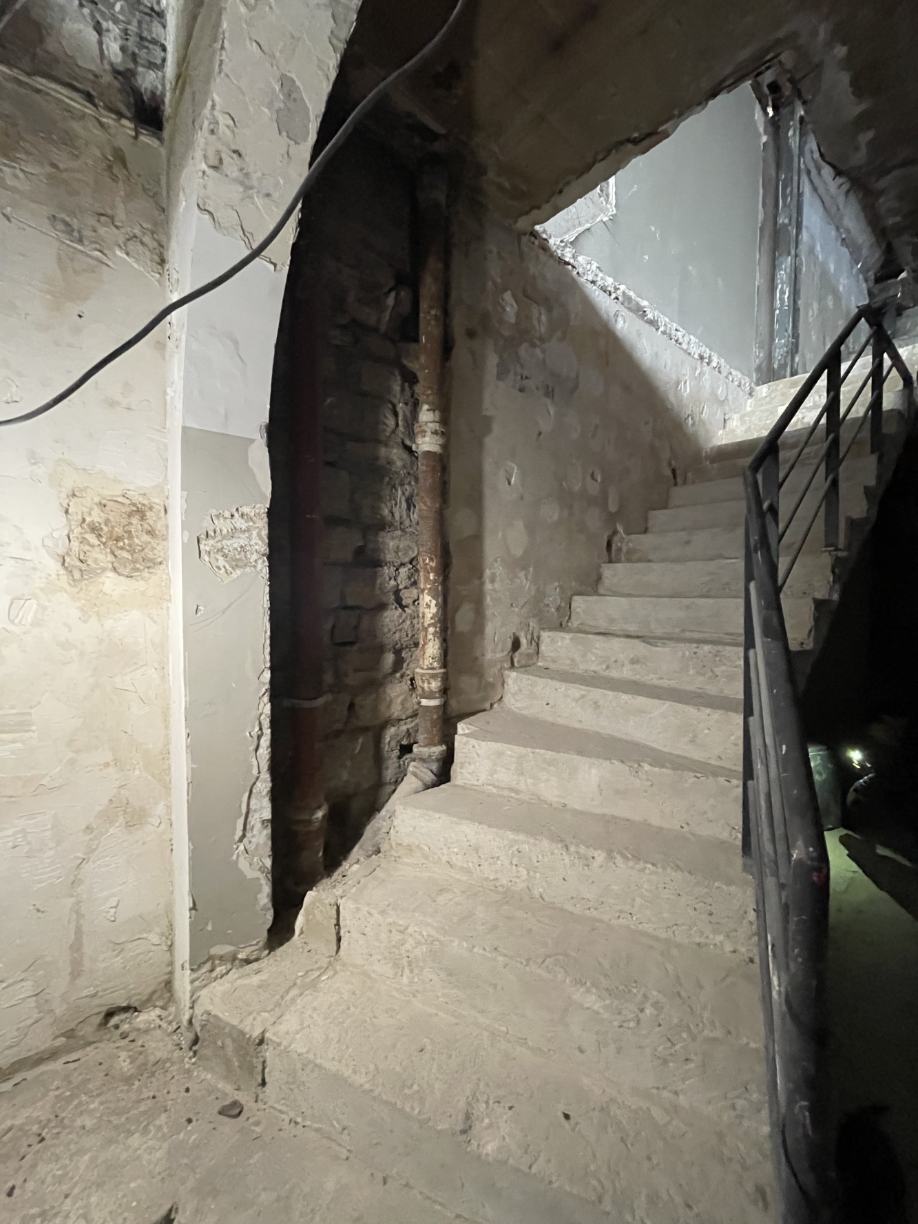 Réhabilitation et surélévation d'un immeuble de bureau à Paris 17e