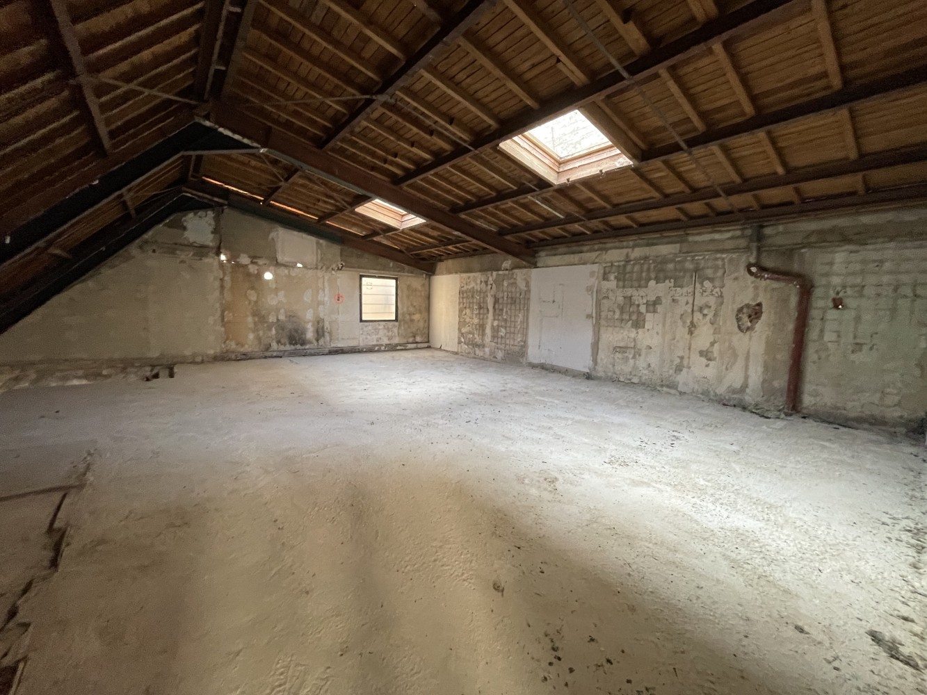 Réhabilitation et surélévation d'un immeuble de bureau à Paris 17e