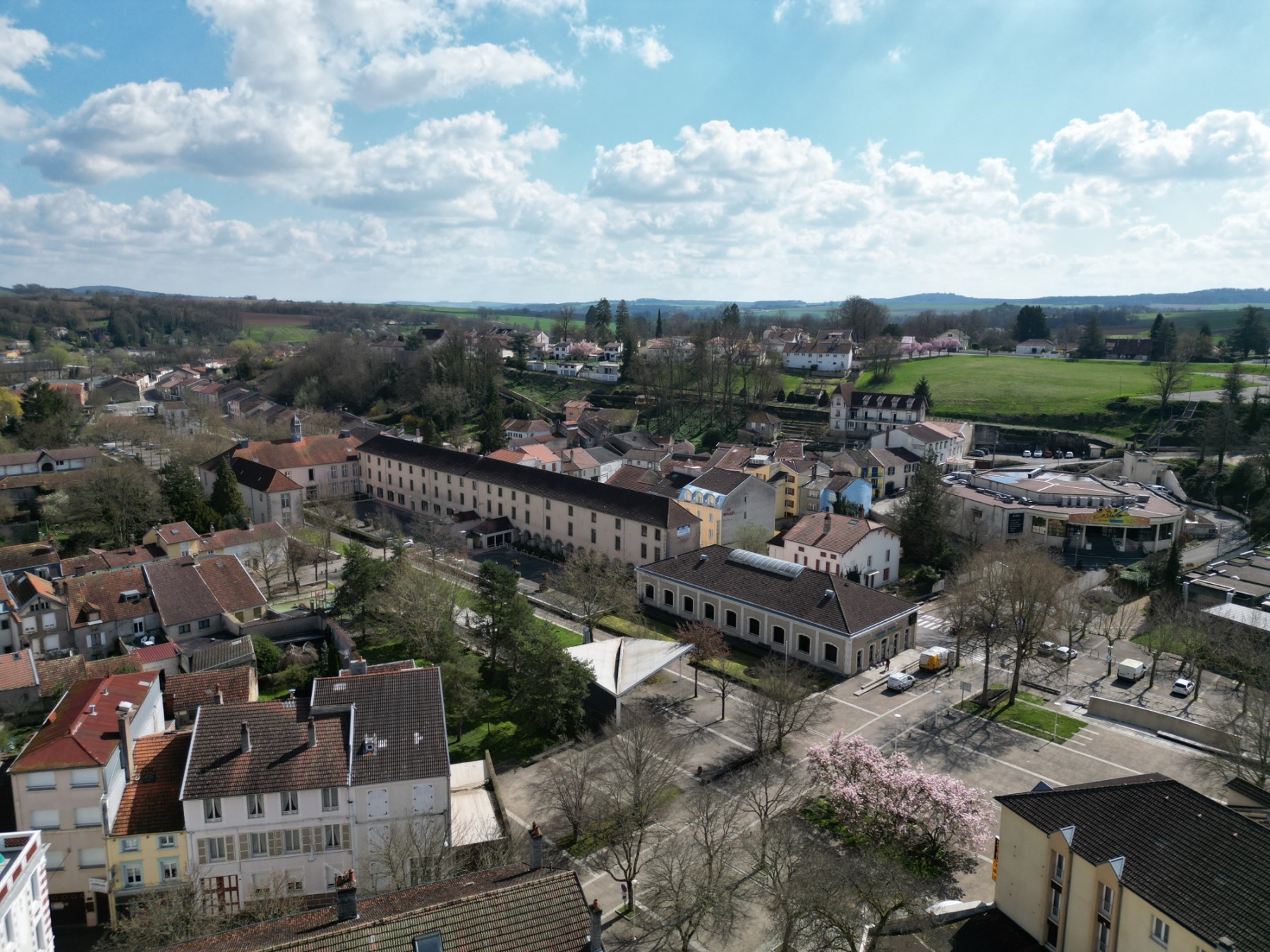 Le site entre la place des Bains et le parc
