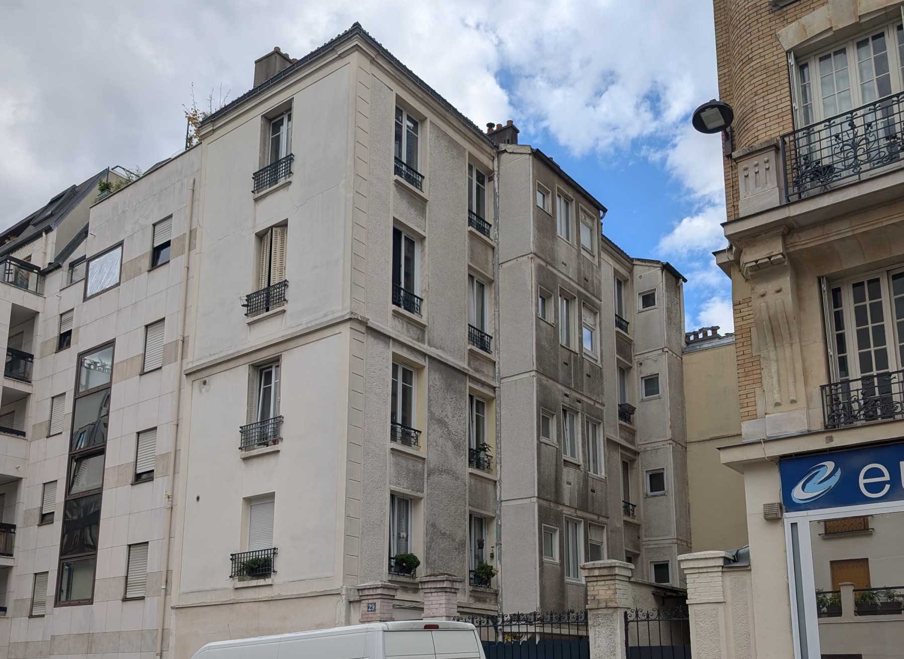 L'immeuble depuis la rue, avant travaux (septembre 2026)