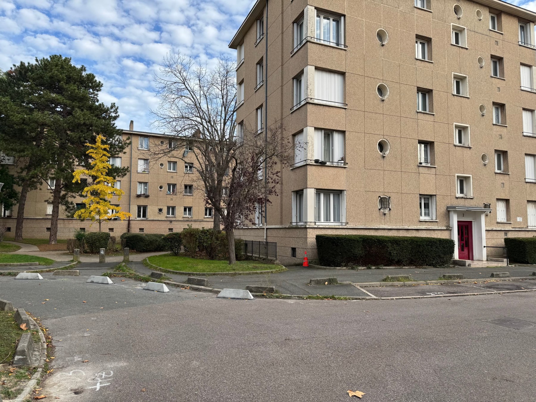 Fenêtres d'angle et oculi des immeubles de Félix Dumail, état existant (novembre 2025)